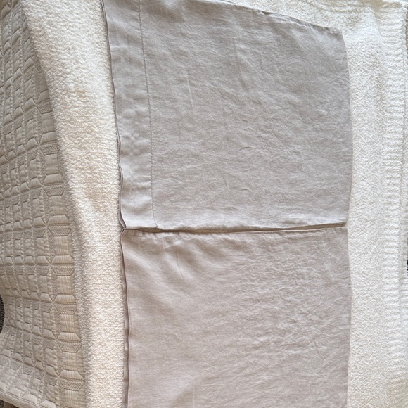 The Citizenry Set of 2 Stonewashed Linen Pillowcases in Sand Color EUC No Flaws! - Picture 4 of 7